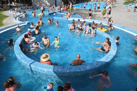 Hőségriasztás alatt minden nap este nyolcig tart nyitva a Városi Strand 